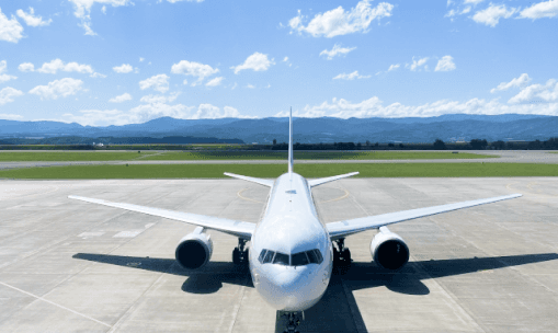 滑走路にいる飛行機